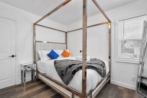 2 bedrooms, iron/ironing board, travel cot, WiFi