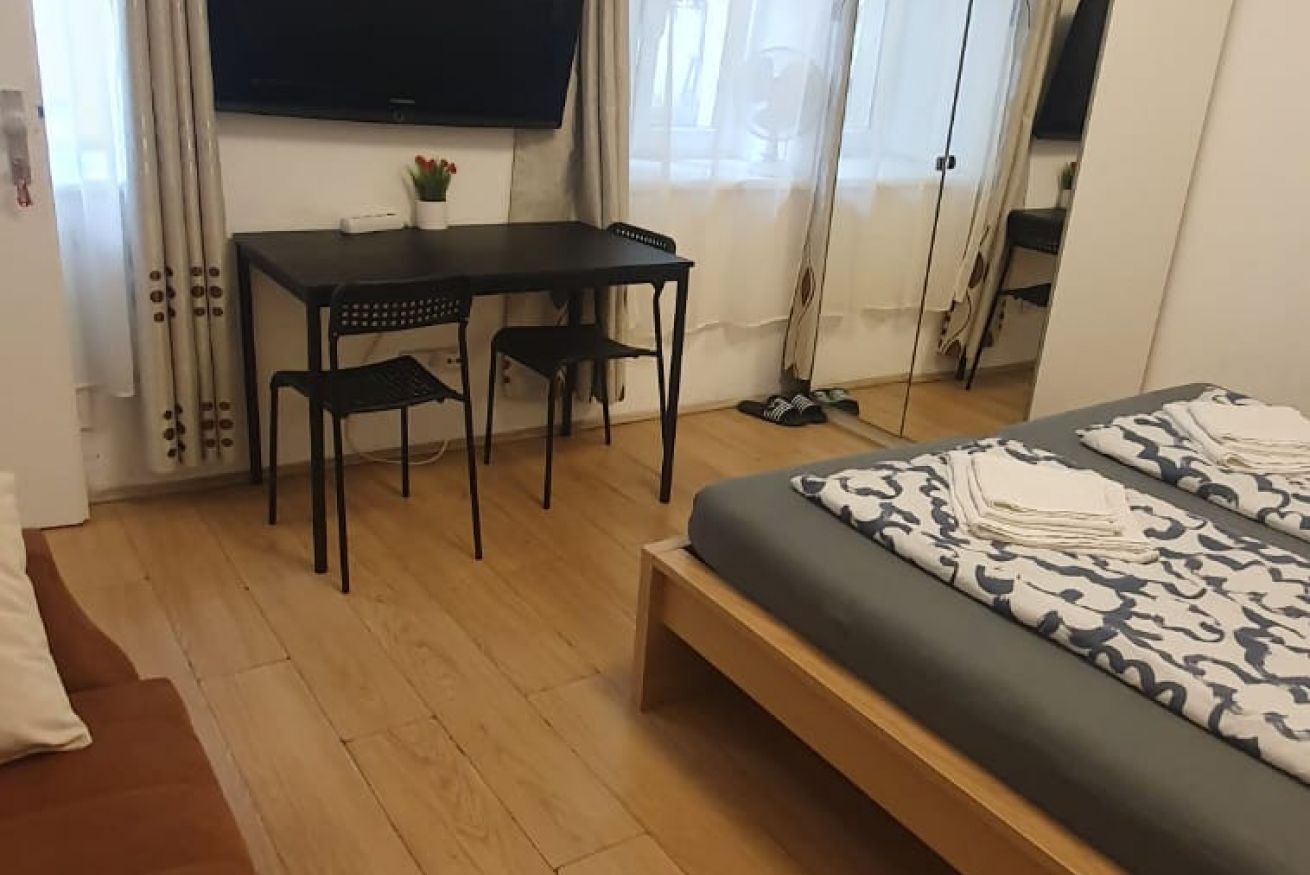 1 chambre, fer et planche à repasser, Wi-Fi, draps fournis