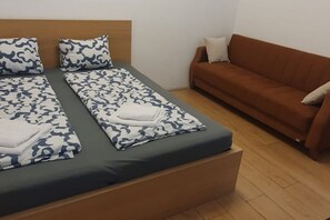 1 chambre, fer et planche à repasser, Wi-Fi, literie fournie