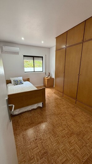 3 bedrooms, iron/ironing board, Internet, bed sheets