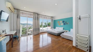 华丽三人房 | 办公桌、免费 WiFi