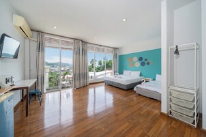 Deluxe Triple Room | Desk, free WiFi