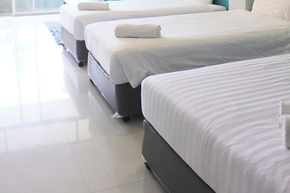 Deluxe Triple Room | Desk, free WiFi