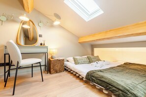 2 habitaciones, escritorio, tabla de planchar con plancha y wifi gratis 