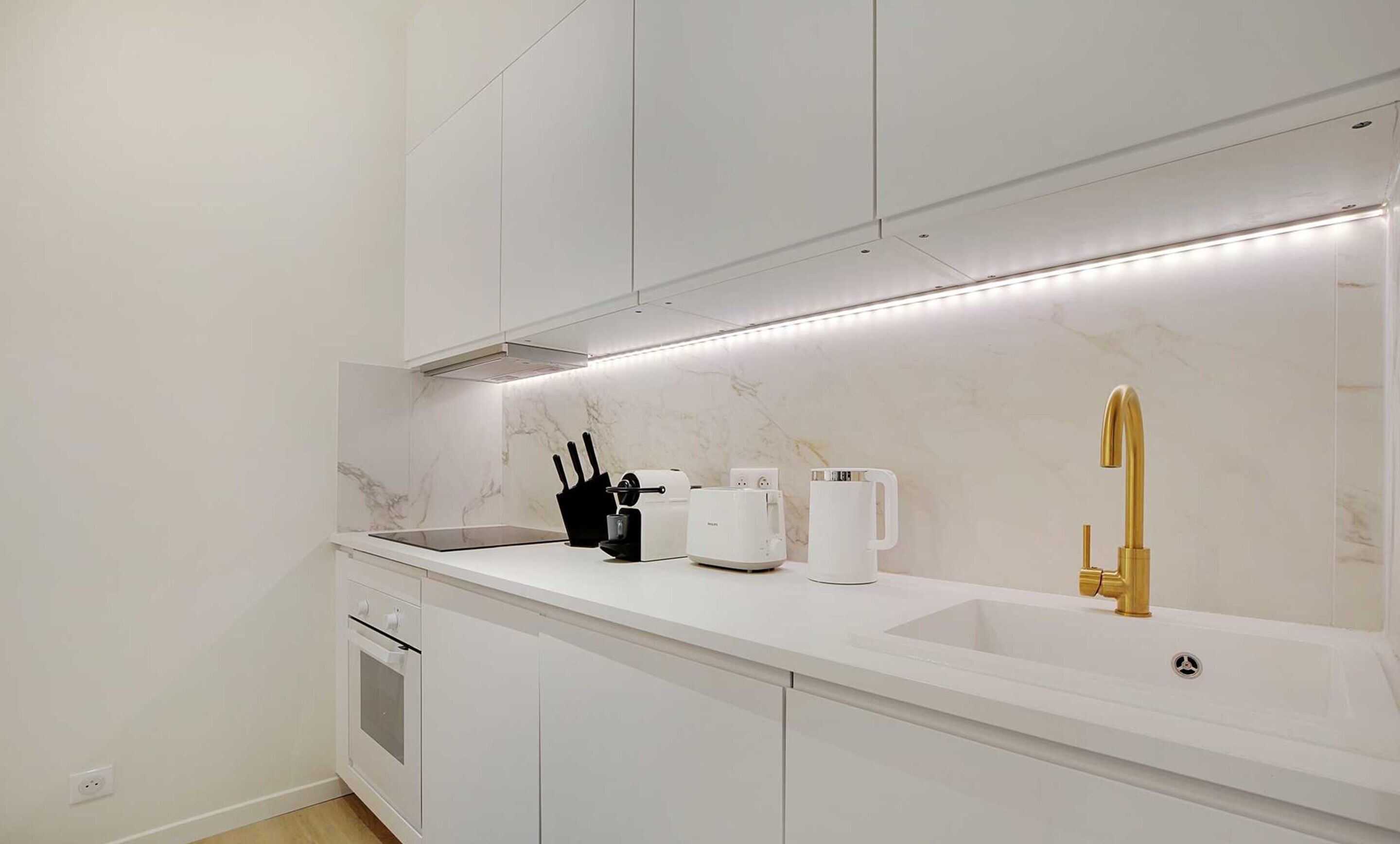 Apartment | Private kitchen | Fridge, microwave, oven, stovetop