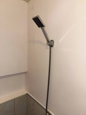 Gemeinsamer Schlafsaal, 1 Schlafzimmer, Terrasse, Gartenblick | Badezimmer