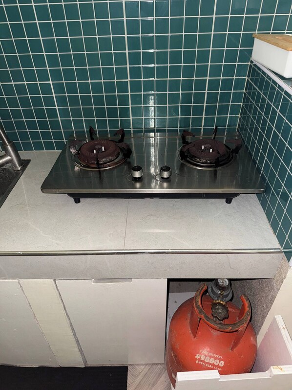 Shared Dormitory, 1 Bedroom, Patio, Garden View | Private kitchen