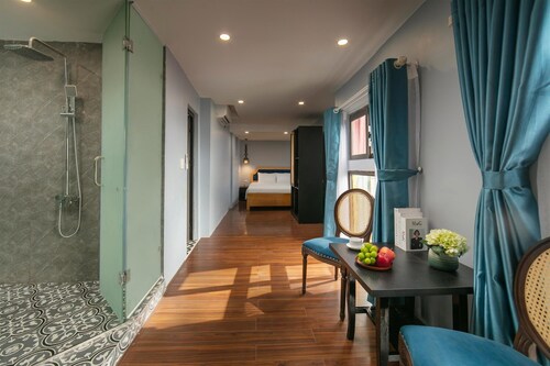 Elegance Premium Hotel