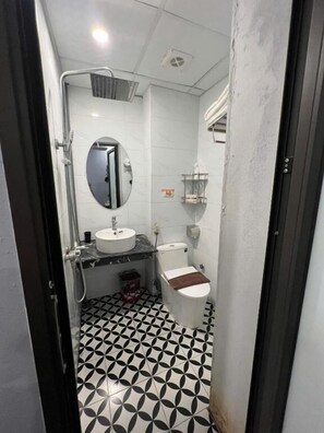 Chambre supérieure double | Salle de bain | Pantoufles