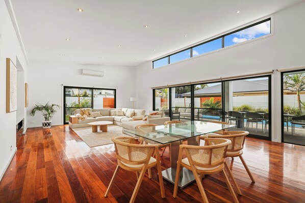 Smart TV, books, stereo