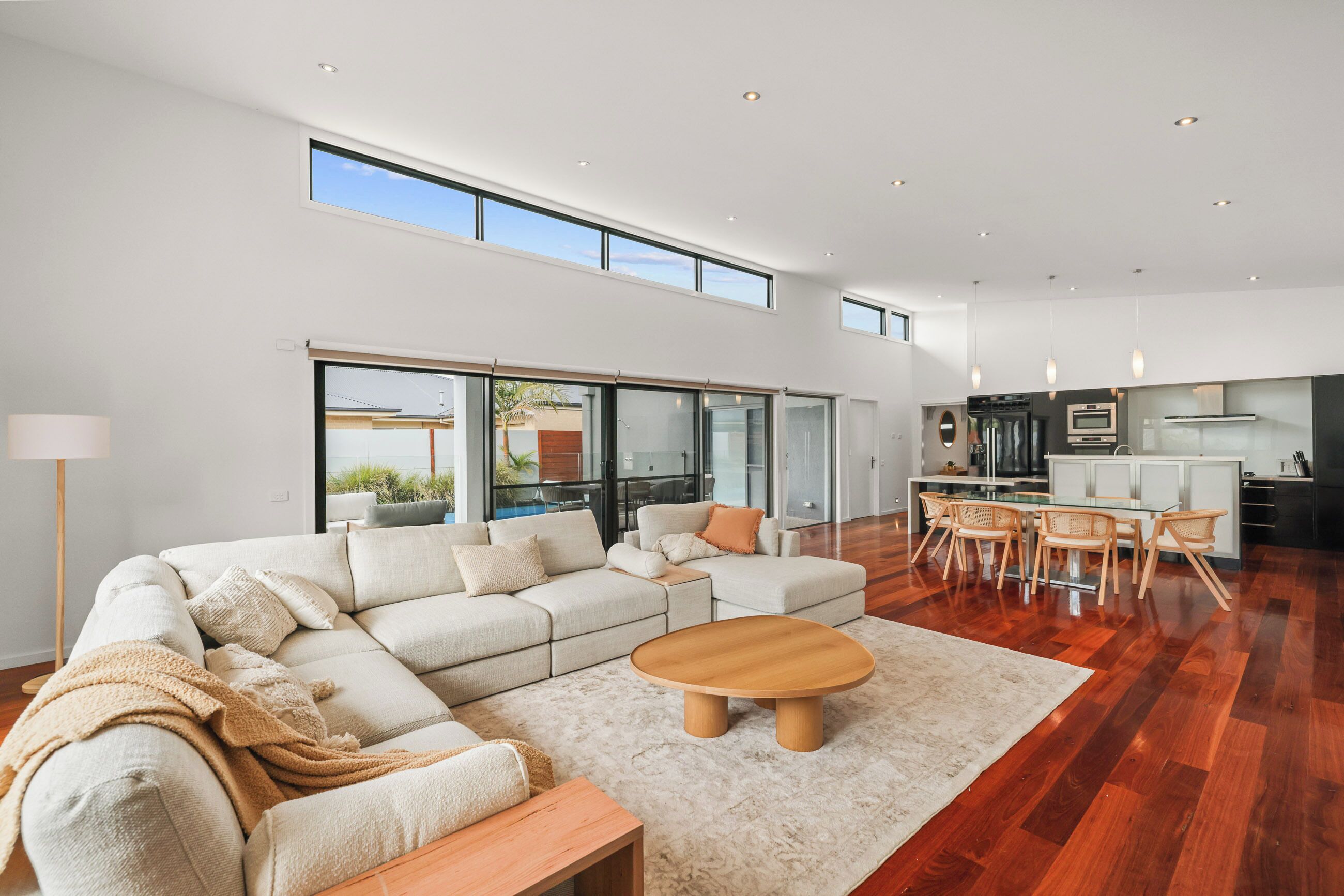 Smart TV, books, stereo