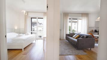 Comfort-Apartment, Balkon | Wohnbereich