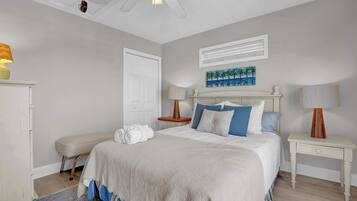 4 slaapkamers, een bureau, een strijkplank/strijkijzer, wifi