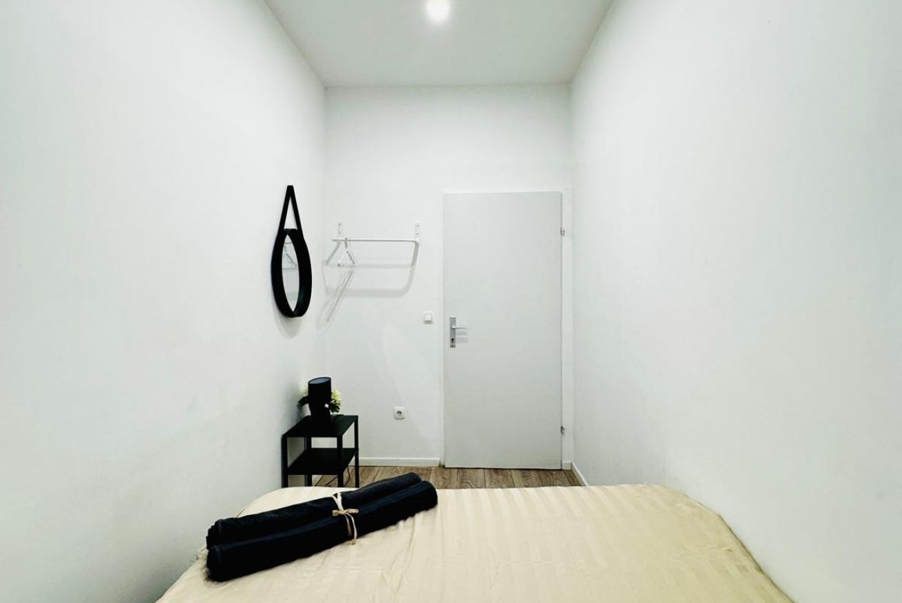 1 chambre, fer et planche à repasser, draps fournis