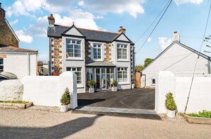 Exterior -  Idyllic Cornish House in close proximity to several popular beaches (Mithian)