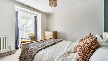 Iron/ironing board, free WiFi, bed sheets