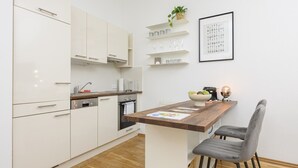 Coffee/tea maker, fridge, oven, stovetop - Quiet & Comfortable Studio Apartment in Vienna (Vienna)