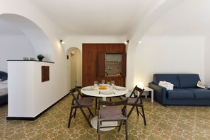 Studio Familial (Maisonette) | Restauration