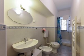 Bathroom - Maisonette (Genoa)