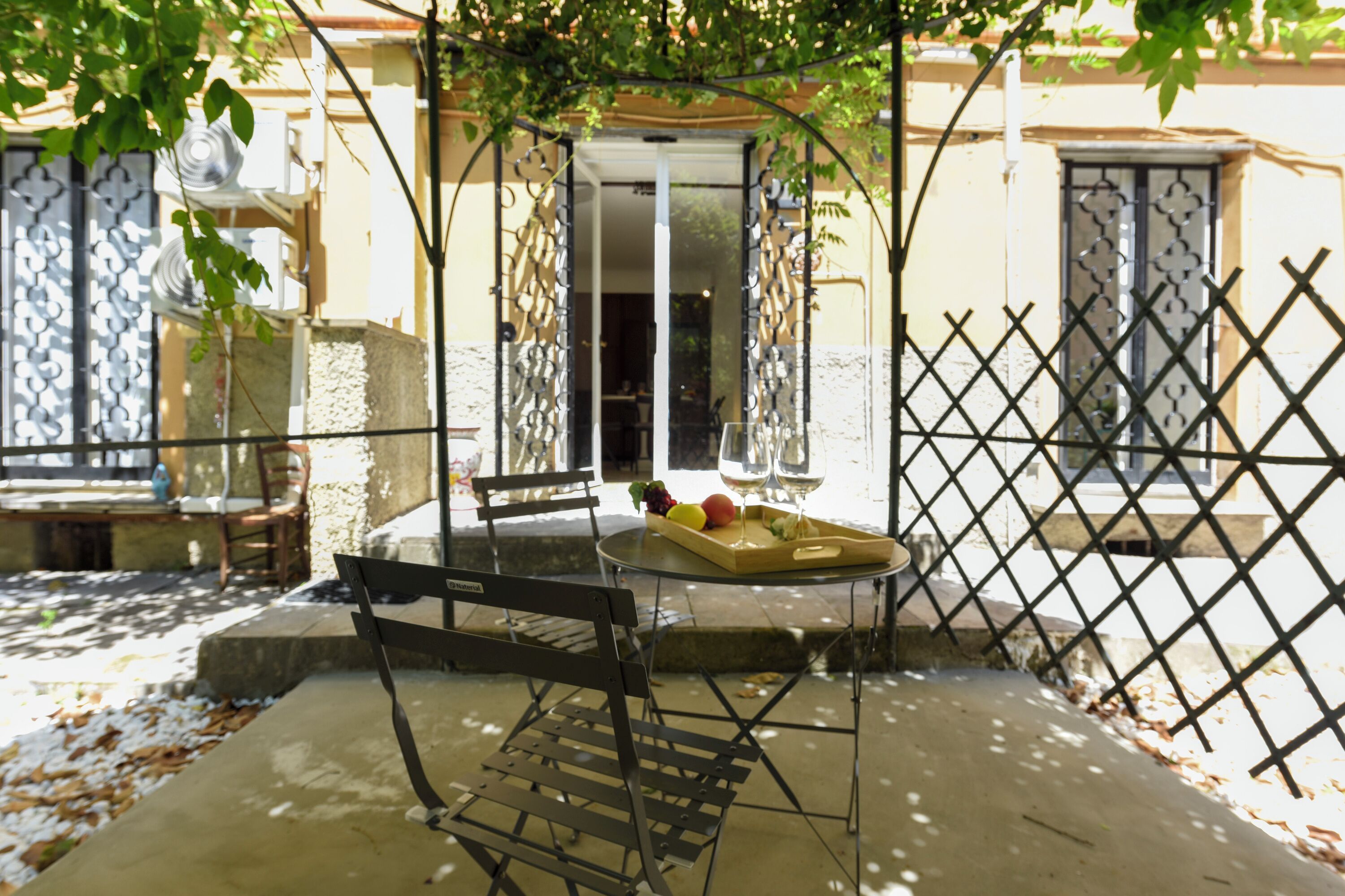 Family Studio (Maisonette) | Outdoor dining