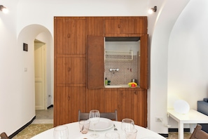 Studio Familial, four à micro-ondes (Maisonette Apartment with Outdoor) | Restauration