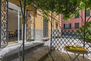 Studio Familial, four à micro-ondes (Maisonette Apartment with Outdoor) | Terrasse/Patio