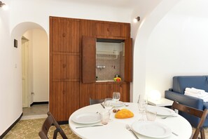 Dining - Maisonette (Genoa)