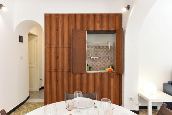 Family Studio (Maisonette) | Dining