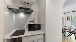 Studio Keluarga, microwave (Maisonette Apartment with Outdoor) | Dapur pribadi