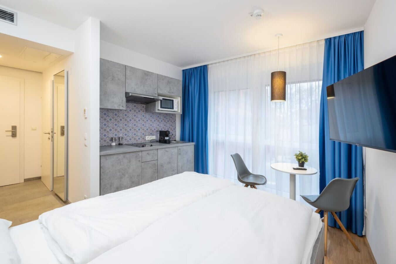 1 Schlafzimmer, Schreibtisch, WLAN, Bettwäsche