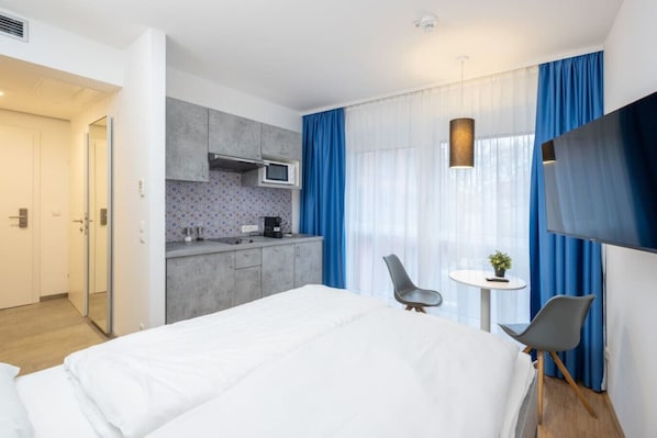 1 bedroom, desk, WiFi, bed sheets