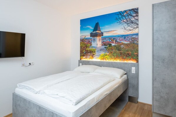 1 bedroom, desk, WiFi, bed sheets