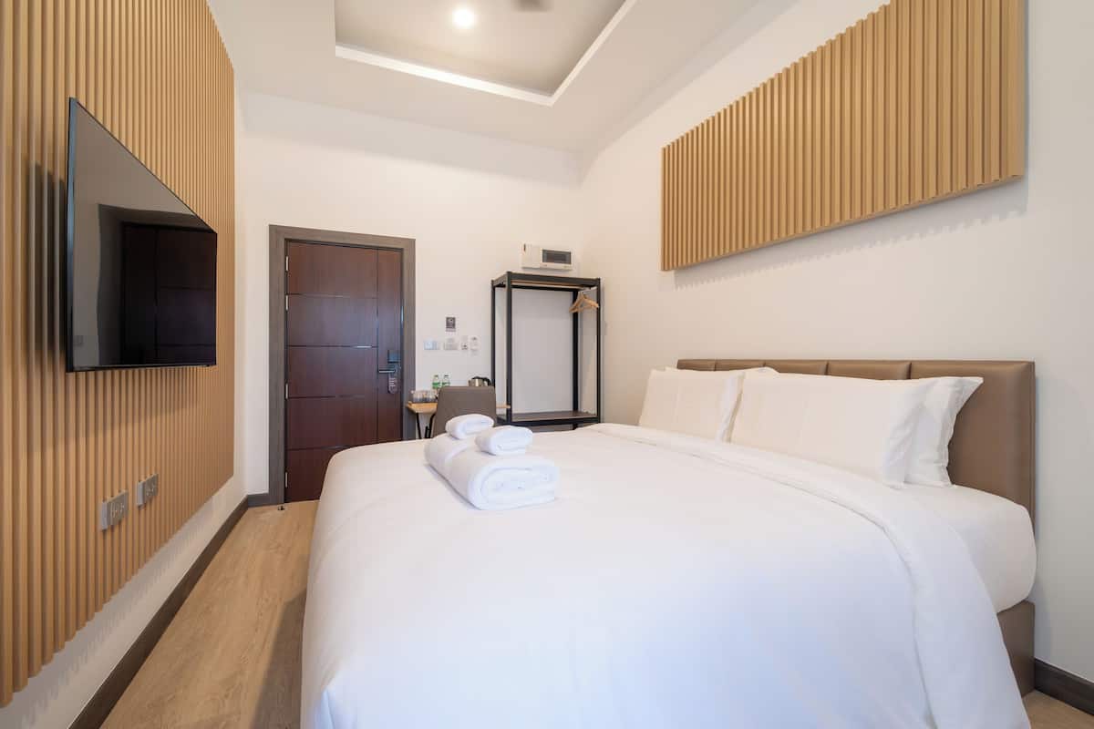 Standard Double Room, Garden View | Desk, laptop workspace, free WiFi