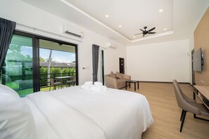 Suite junior, vista al jardín | Escritorio, espacio para trabajar con laptop y wifi gratis 
