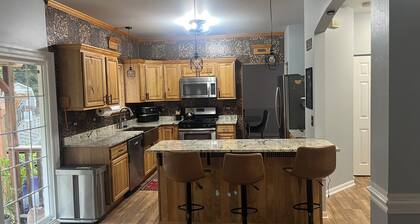 Spacious Family & Pet-Friendly Getaway in Lake in the Hills