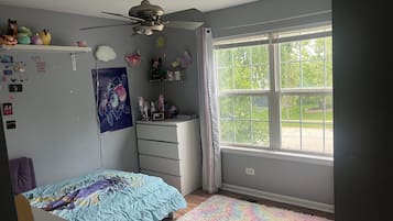 4 bedrooms, iron/ironing board, WiFi, bed sheets