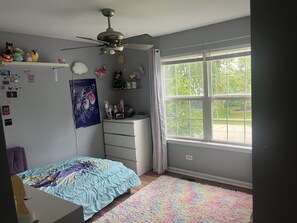 4 bedrooms, iron/ironing board, WiFi, bed sheets