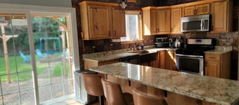 Spacious Family & Pet-Friendly Getaway in Lake in the Hills