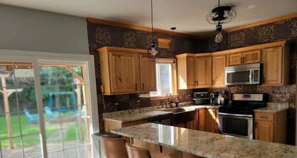 Spacious Family & Pet-Friendly Getaway in Lake in the Hills