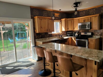 Spacious Family & Pet-Friendly Getaway in Lake in the Hills