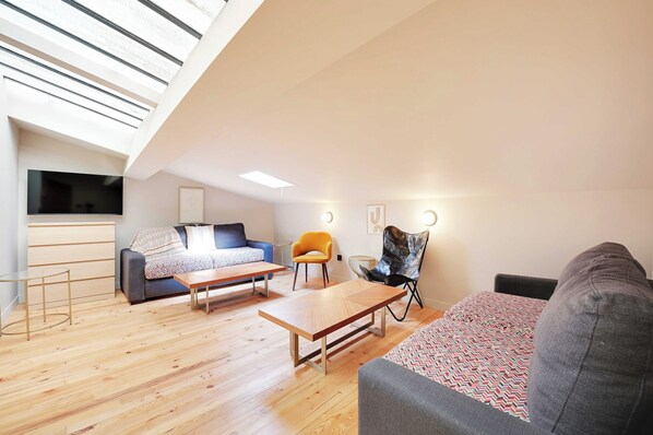 Living area - Charming Apt - 2bd/10p - Buttes aux Cailles (Paris)