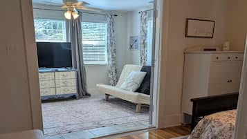 4 bedrooms, desk, iron/ironing board, travel crib