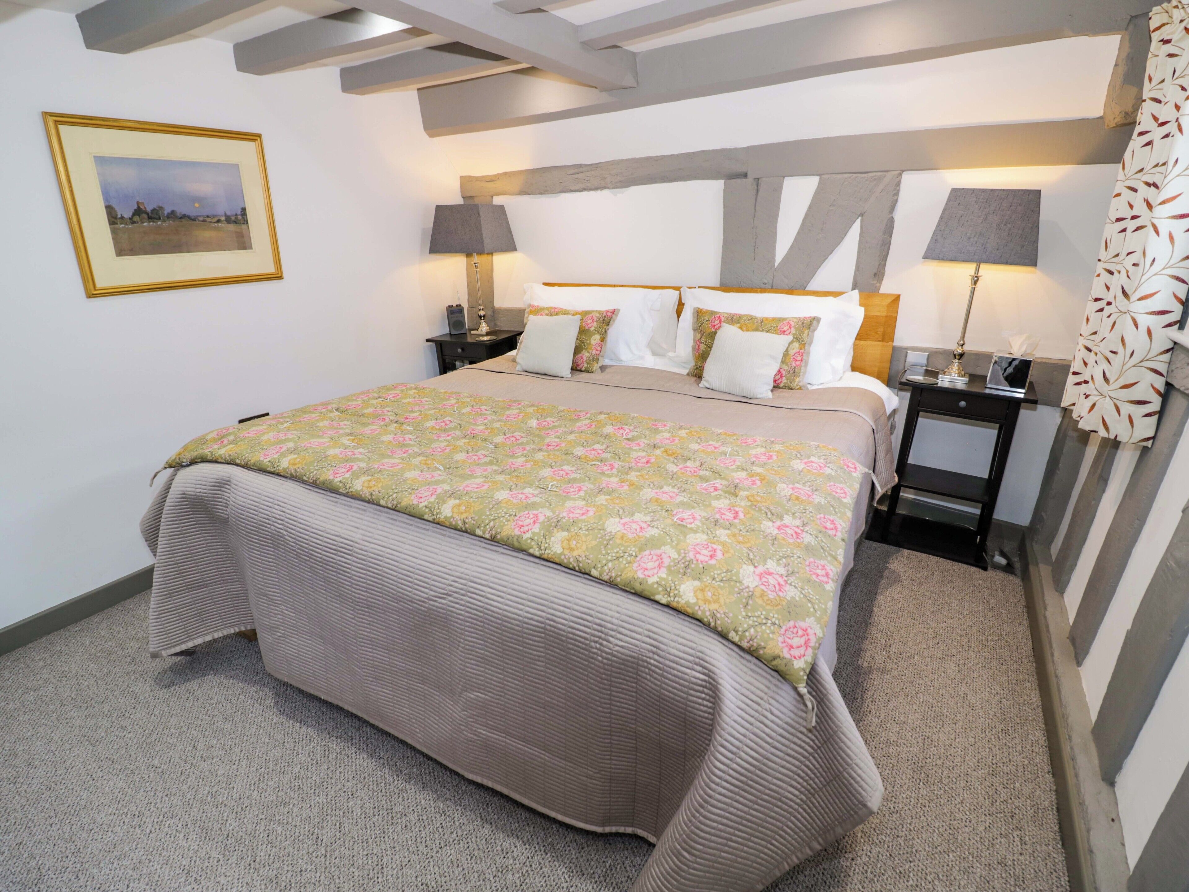 2 bedrooms, individually decorated, individually furnished, free WiFi