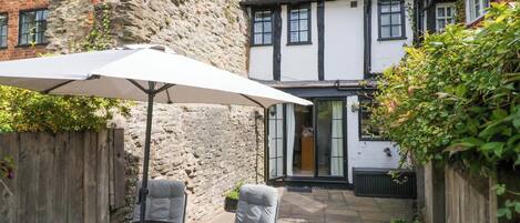 รับประทานอาหารกลางแจ้ง