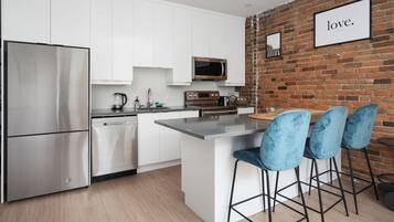 Refrigerador, microondas, horno y parrilla de estufa