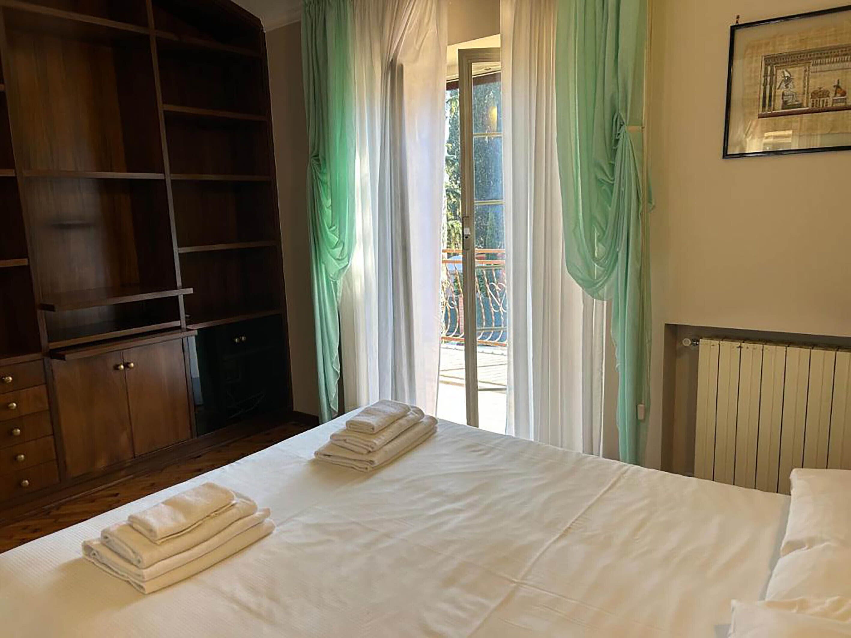 3 chambres, fer et planche à repasser, Wi-Fi gratuit, draps fournis