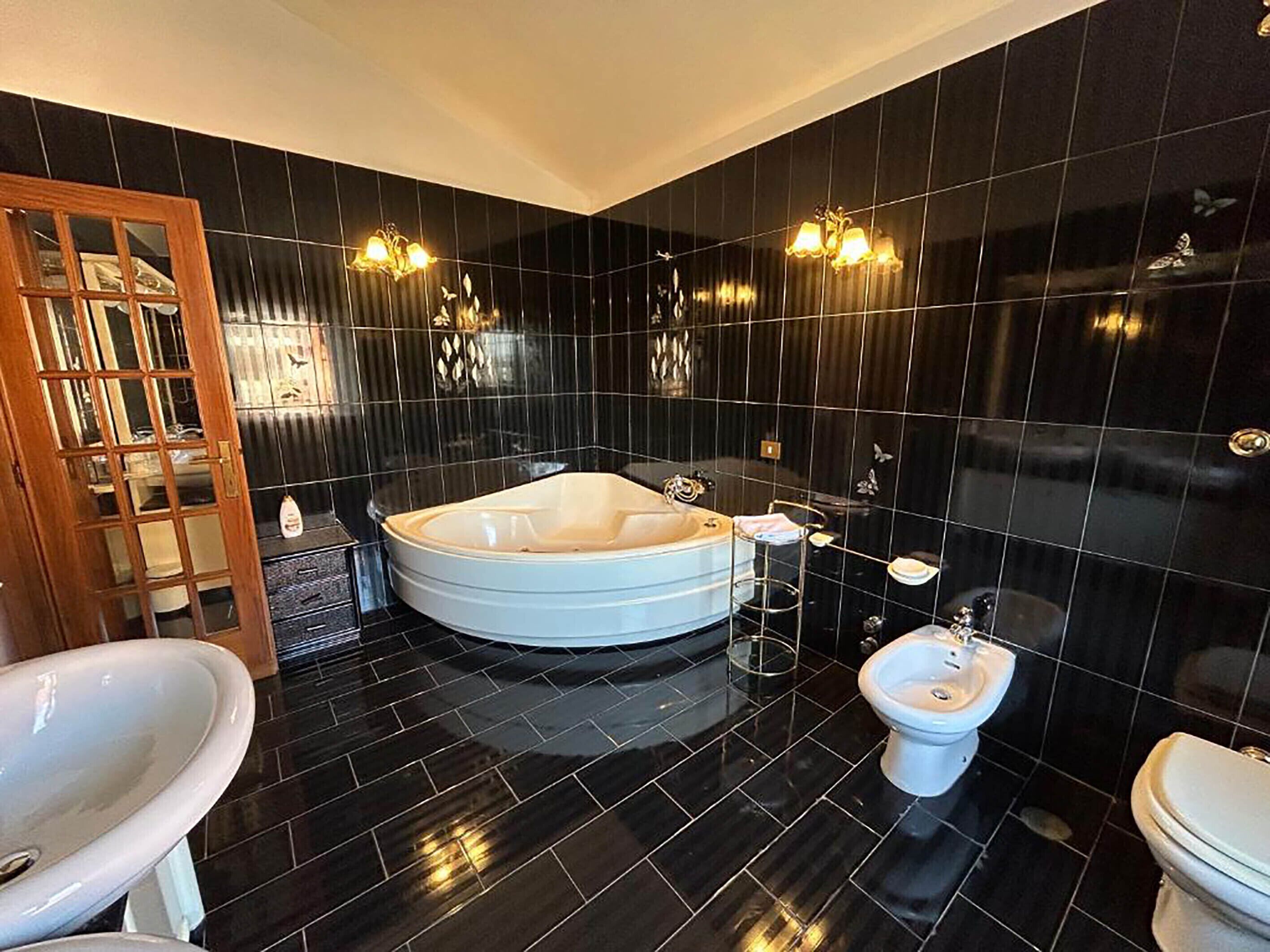 Dusche, Haartrockner, Bidet, Handtücher