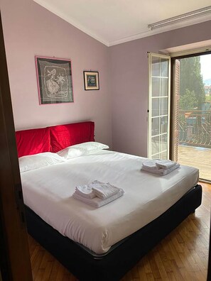4 bedrooms, iron/ironing board, free WiFi, bed sheets