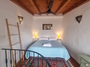 1 bedroom, iron/ironing board, WiFi, bed sheets - Village house. Ideal for couples or friends in the middle of nature. (Cortes de la Frontera)
