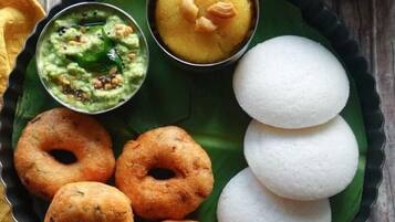 Buffet déjeuner gratuit tous les jours